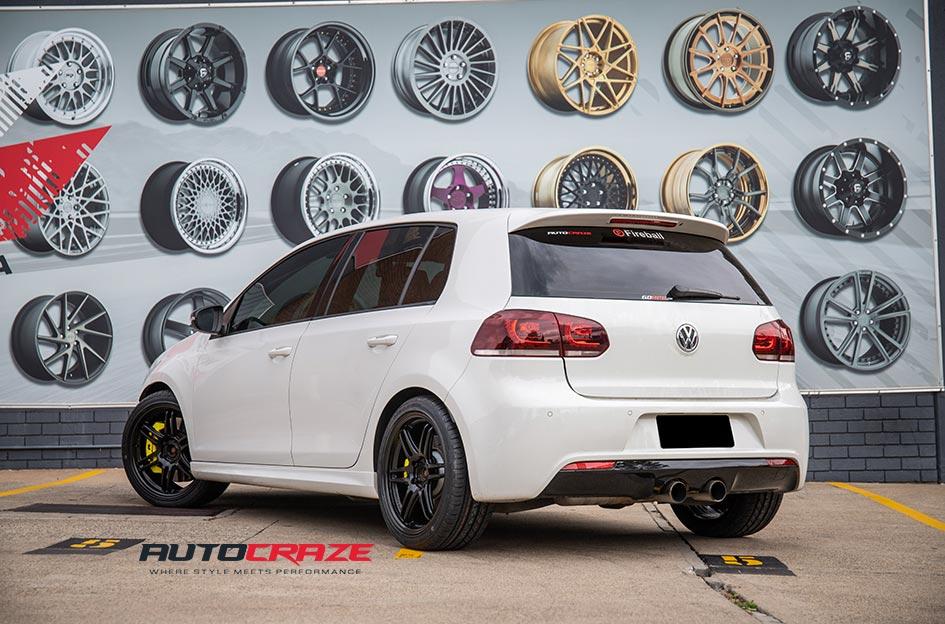 VOLKSWAGEN GOLF SF01 SATIN BLACK